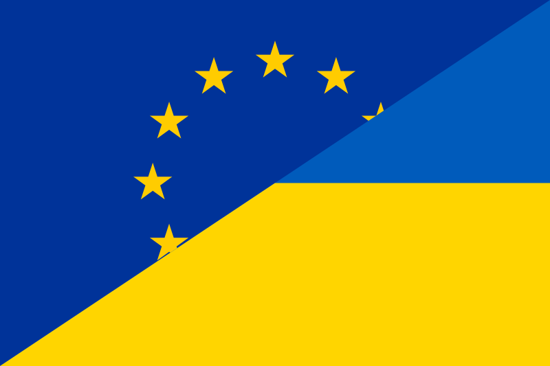 Flags of the European Union and Ukraine | Source: Wikimedia Commons